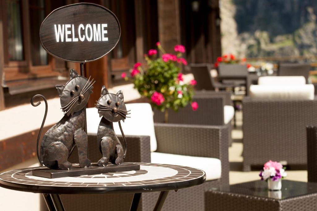 Hotel Aux Mille Etoiles Salvan Екстер'єр фото