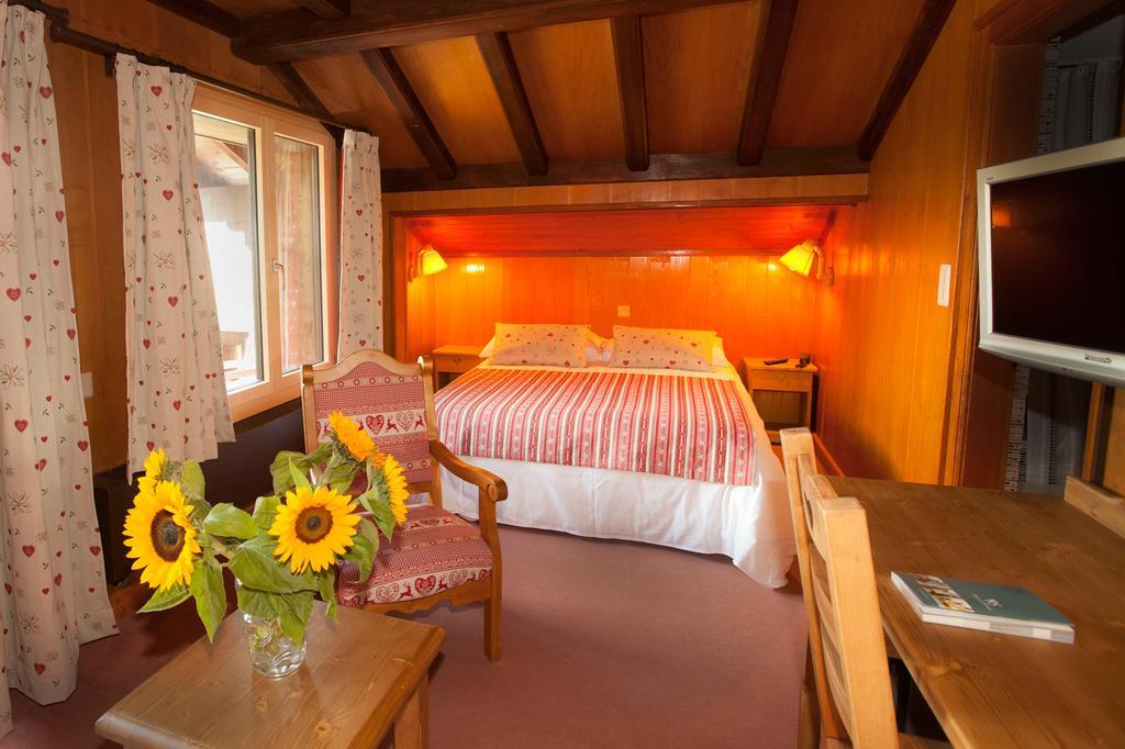 Hotel Aux Mille Etoiles Salvan Екстер'єр фото