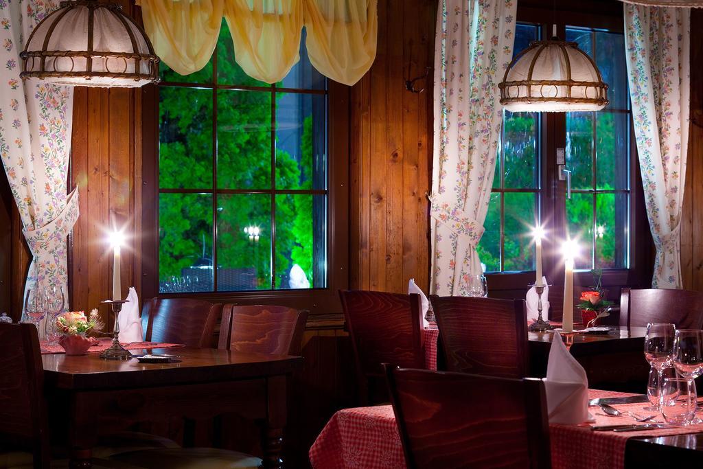 Hotel Aux Mille Etoiles Salvan Екстер'єр фото