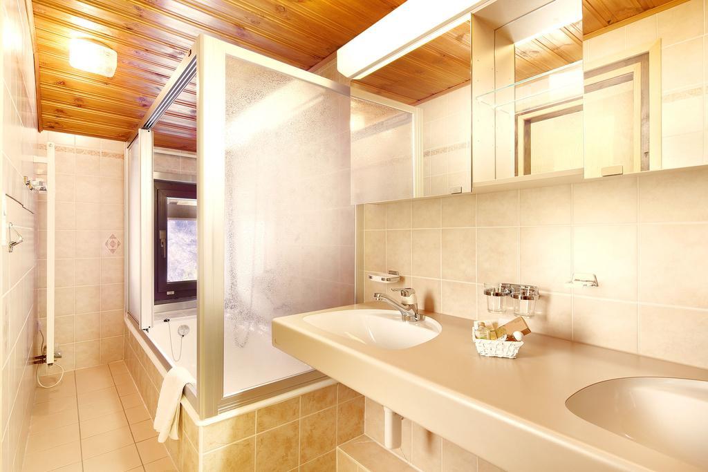 Hotel Aux Mille Etoiles Salvan Екстер'єр фото