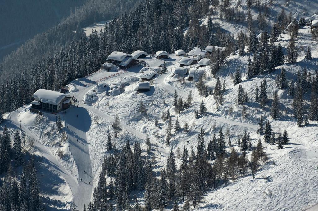 Hotel Aux Mille Etoiles Salvan Екстер'єр фото