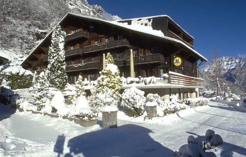 Hotel Aux Mille Etoiles Salvan Екстер'єр фото